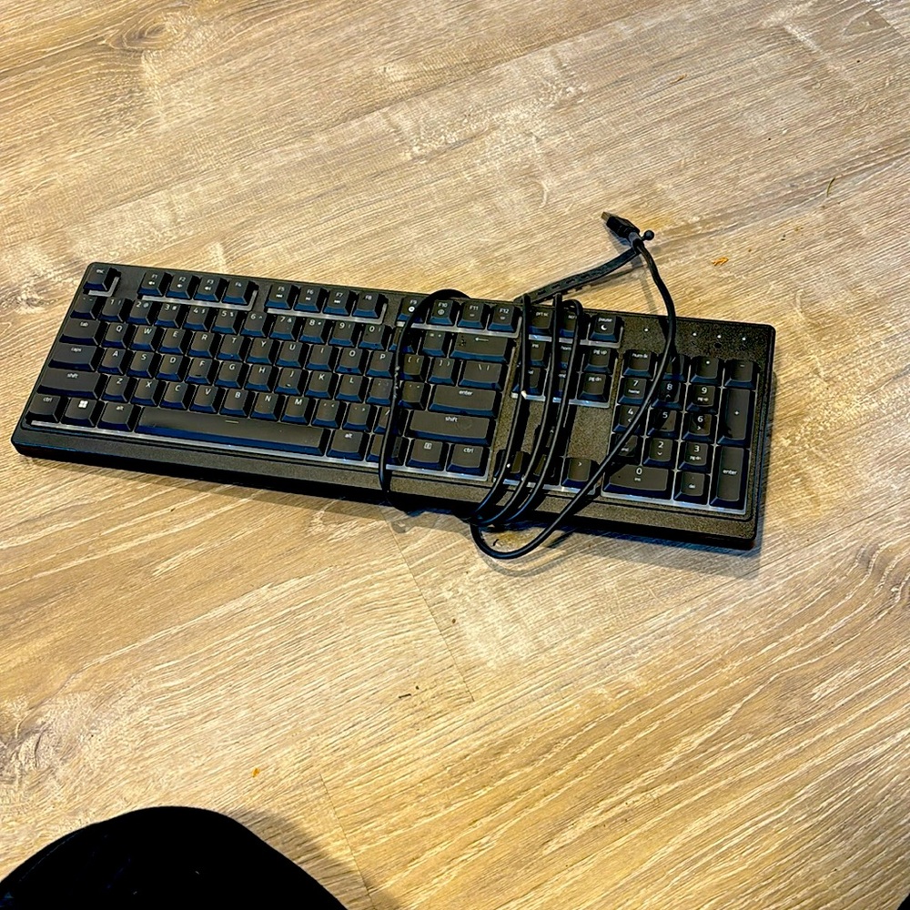 Selling the razer ornata v3 x gaming keyboard